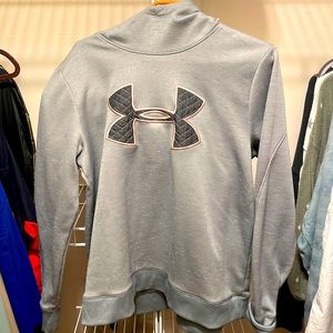 Grey, soft, under armpit sweatshirt. Great condition. Size large, not huge.